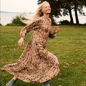 Zara printed midi dress Fall (CURRENT) size M